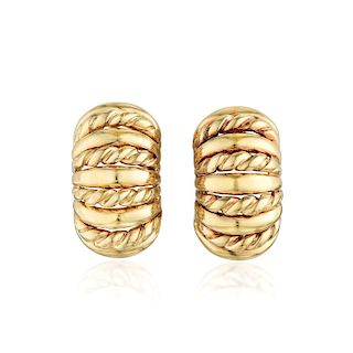 A Pair of 14K Earring