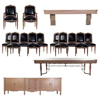 Comedor. Siglo XX. En talla de madera. Consta de: trinchador, mesa, 10 sillas, 2 sillones y consola.