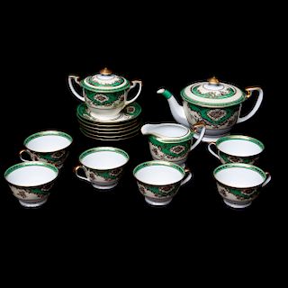 Juego de té. Japón, siglo XX. Elaborado en porcelana Noritake, acabado brillante. Decoradas con esmalte verde. Piezas: 15