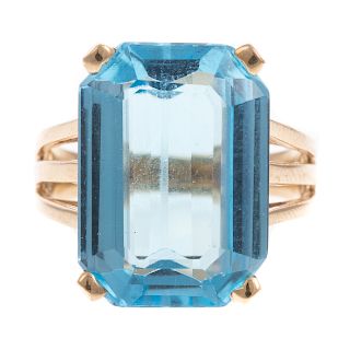 A Ladies 14K Blue Topaz Ring