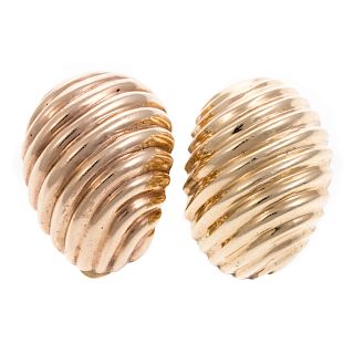 A Pair of Ladies 14K Ridged Dome Clip Earrings