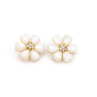 18Kt Yellow Gold Mother Of Pearl Flower Earrings