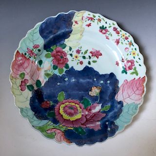 CHINESE ANTIQUE FAMILL ROSE PORCELAIN TOBACCO LEAF CHARGER,18C.