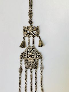 A CHINESE VINTAGE CHAIN
