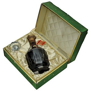 Hennessy V.S.O.P Reserve. Cognac. Licorera de cristal de Baccarat con tapÑn. En estuche deteriorado.