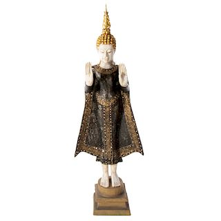 Escultura del Príncipe Siddharta Gautama (Buda). Siglo XX. Elaborada en madera policromada. Con base de madera dorada.