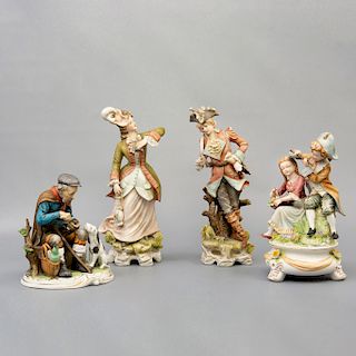 Lote de 4 figuras decorativas. China y Japón. Siglo XX. Elaboradas en porcelana. Acabado gress. Consta de: dama y caballero entre otros