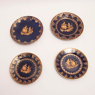 Juego de platos decorativos. Francia, siglo XX. Elaborados en porcelana Limoges, color azul cobalto y esmalte dorado. Piezas: 4