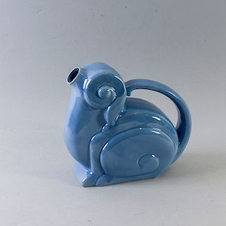Regadera conejo. Estados Unidos, New Jersey, siglo XX. Estilo Art Decó. Elaborado en cerámica Stangl vidriada. color azul.Marcado 1998.