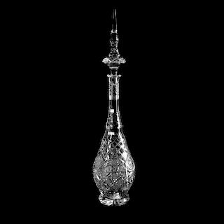 Licorera. Primera mitad siglo XX. Elaborada en cristal cortado. Decorada con facetados y motivos mixtilíneos, con tapa.