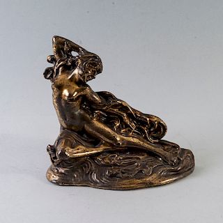 Desnudo femenino. Italia, principios del siglo XX. Fundición en metal dorado. Firmado Giuseppe Beneduce, fechado 1928.