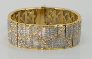 M. Bondanza platinum, 18 karat gold bracelet set with 168 round brilliant cut diamonds, 2.75 cts. total, twenty-four links.
length 6...