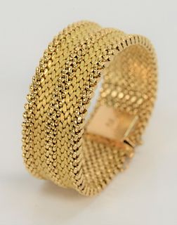18 karat gold bracelet, mesh style with three polished and two brushed finish bands. 
length 7 inch, width 15/16 inches, 46.2 grams
