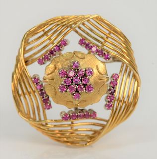18 karat gold brooch, set with six gold strands surrounding center, set with pink stones.
diameter 1 1/4 inches, 15 grams