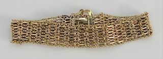 14 karat gold mesh bracelet with belt buckle type clip.
22 grams
