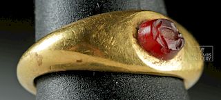 Roman Gold and Carnelian Lady's Ring - 4.2 g