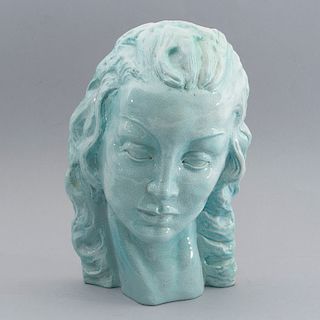 Rostro de mujer. Italia, Años 40. Elaborada en cerámica vidriada Lenci.