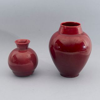 Paul Milet para Sévres. Par de jarrones. Francia, años 30. Elaborados en cerámica Sévres, acabado rojo brillante. Piezas: 2
