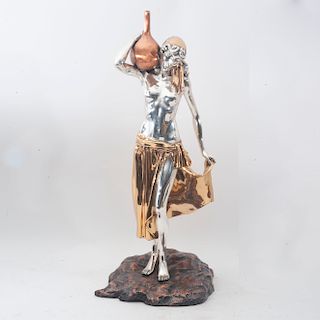 Ignacio Garibay para D´Argenta Internacional. Mujer con cántaro. Elaborada en resina con baño electrolítico de plata, 182/500. Firmada.