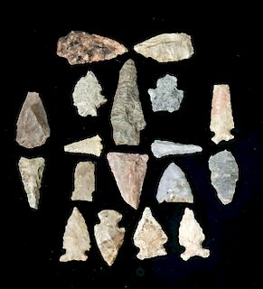 Lot of 18 Native American Woodlands Stone Arrowheads