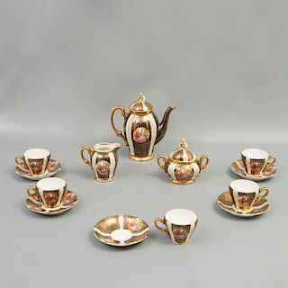 LOTE SIN RESERVA. Juego de té. Japón. Siglo XX. Servicio para 5 personas  Elaborado en porcelana color marrón.