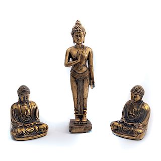 Lote de Budas. China, siglo XX. Consta de: 2 Budas Amitábha. Elaborados en metal dorado y Principe Siddharta. Piezas: 3