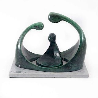 Michael Klein. Familia. Fundición en bronce, patinado color verde, con base de mármol, 2/2 Firmado MIKLEIN, fechado 76.