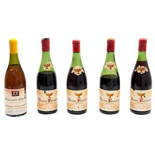 5 botellas de vino tinto. Consta de: a) 4 Vosne Romanée. Cosecha 1945. Gauthier Fréres. b) Mesault Charmes. Cosecha 1949. Henri Quenot.