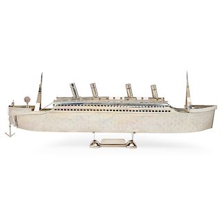 RMS TITANIC SHIP MODEL