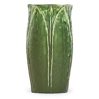 GRUEBY Vase with leaves and buds