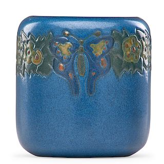 MARBLEHEAD Vase with butterflies