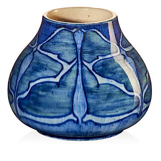 NEWCOMB COLLEGE Early vase