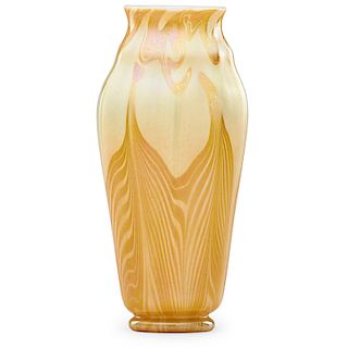 TIFFANY STUDIOS Tall gold Favrile vase