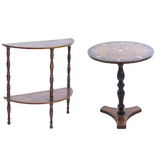 Lote de 2 mesas. Siglo XX. Consta de: Mesa-consola en talla de madera y Mesa-pedestal. En talla de madera enchapada.