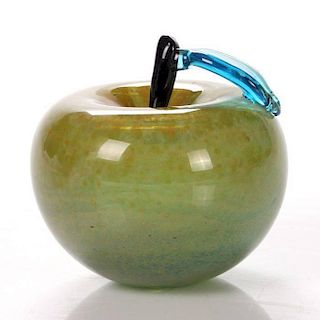 William Carlson (Cleveland, b. 1950) Apple, Colored glass.