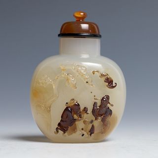 AGATE SUNFF BOTTLE WITH FIGURES RELIEF