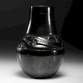 LuAnn Tafoya (Santa Clara, 1938) Blackware Pottery Vase 