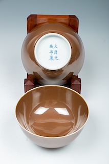 PAIR OF BROWN GLAZE BOWLS, QING	