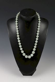HARDSTONE BEADED NECKLACE, EARLIER 20TH C.