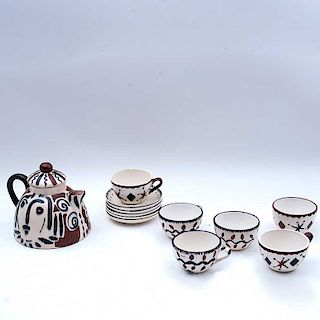 Eric Ledoux (París, Francia, 1946 -) Juego de té. Elaborado en cerámica vidriada. Firmados. Decorados con personajes. Piezas: 13
