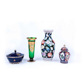 Lote de artículos decorativos. China, Italia, Japón y México siglo XX. Elaborados en cerámica, cristal de murano y porcelana. Piezas: 4