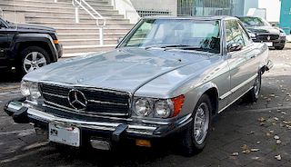 Mercedes-Benz 450SL Convertible 1975 Marca: Mercedes-Benz Tipo: 450SL Convertible Año: 1975 Color: Plata Motor: 8 ci...