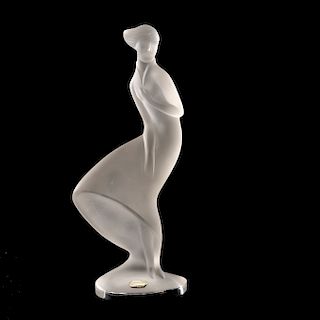 Figura decorativa. Checoslovaquia, siglo XX. Elaborada en cristal. Acabado esmerilado. Presenta marcas de uso, manchas y desgaste.