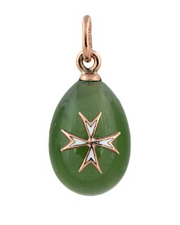 A RUSSIAN GOLD, ENAMEL AND NEPHRITE EGG PENDANT, WORKMASTER AUGUST FREDRIK HOLLMING, ST. PETERSBURG, 1899-1904