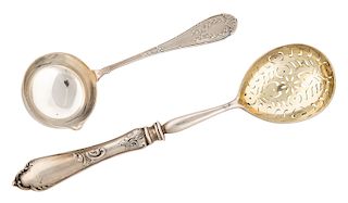 A PAIR OF FABERGE SILVER SPOONS, EARLY 20TH CENTURY