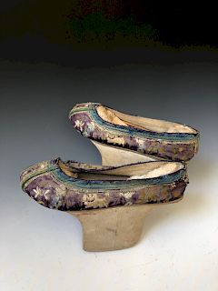 A PAIR OF CHINESE  OLD LADY SHOES          