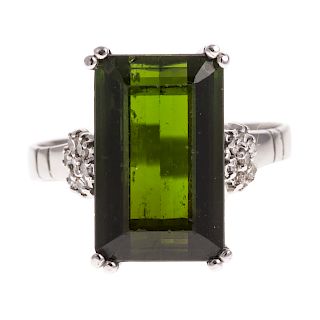 A Ladies Green Tourmaline & Diamond Ring in 18K