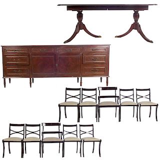 LOTE SIN RESERVA. Comedor. Siglo XX. En talla de madera. Consta de mesa, 2 sillones, 8 sillas y trinchador. Piezas: 12.