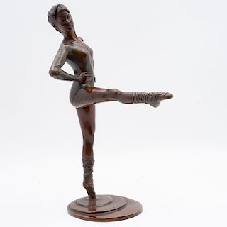 Bailarina. Siglo XX. Fundición en bronce patinado, 9/56 Firmada F. Camacho. 47 cm de altura.