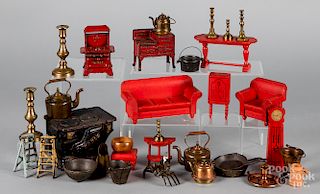 Group of dollhouse miniatures
